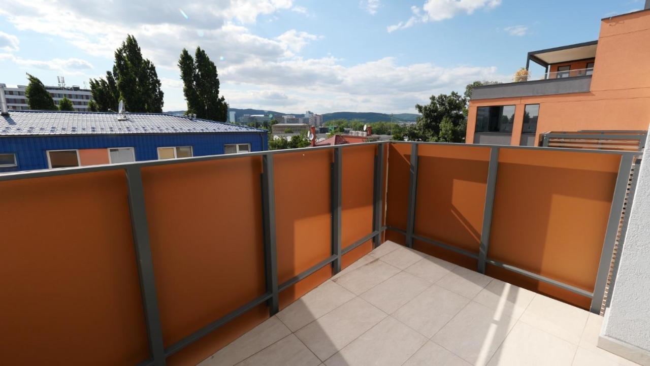 Air-Conditioned, 2 Room Apartment With Terrace Bratislava Eksteriør billede