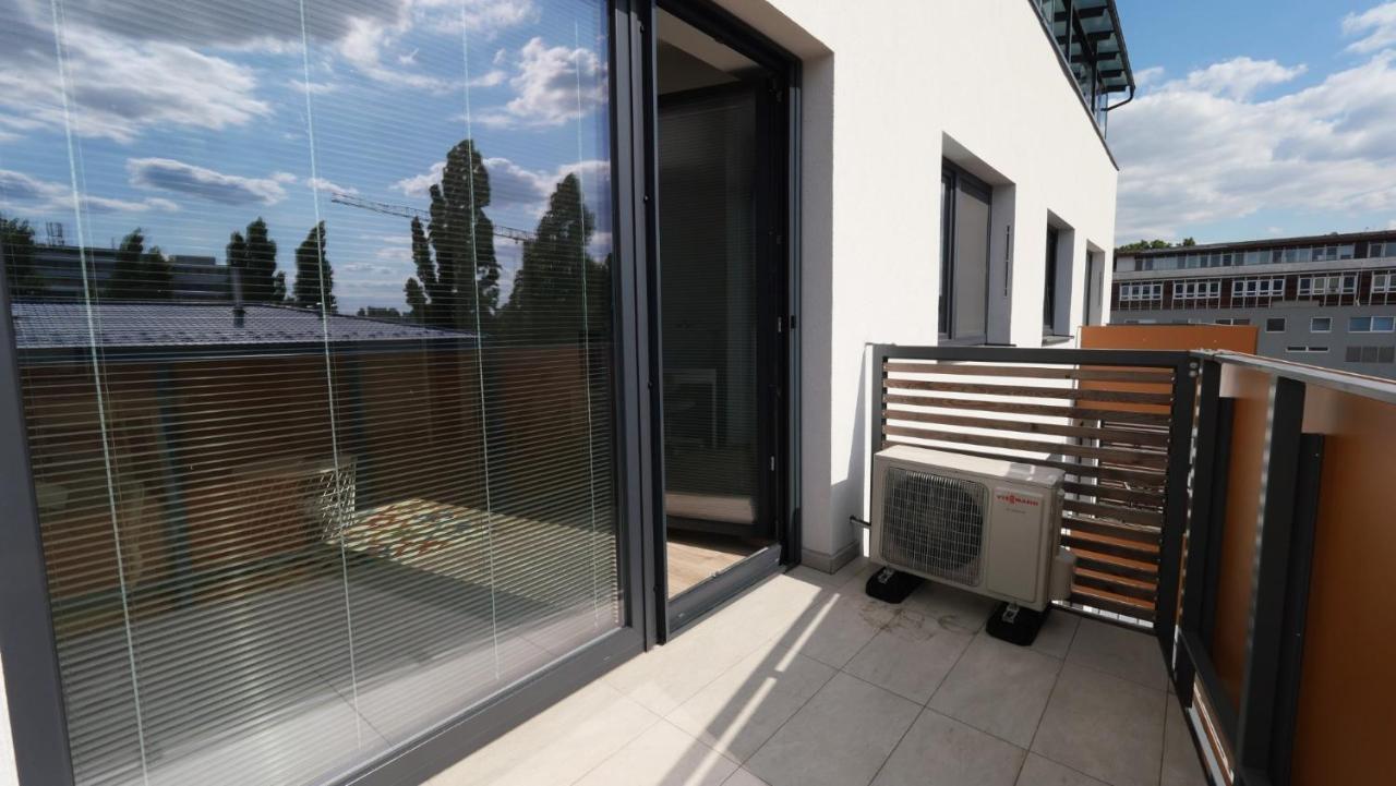 Air-Conditioned, 2 Room Apartment With Terrace Bratislava Eksteriør billede