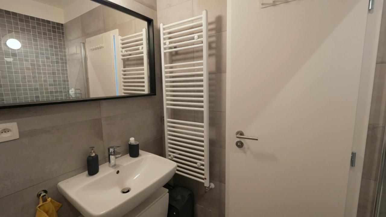 Air-Conditioned, 2 Room Apartment With Terrace Bratislava Eksteriør billede