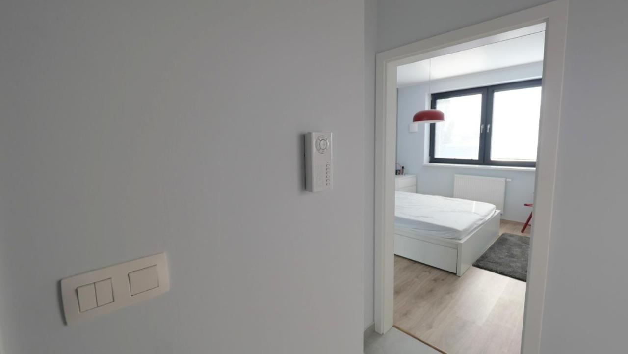 Air-Conditioned, 2 Room Apartment With Terrace Bratislava Eksteriør billede