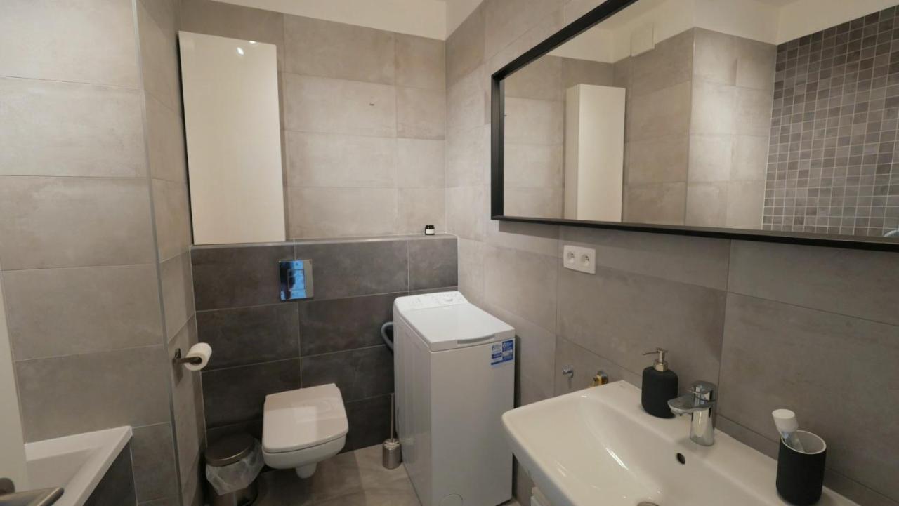 Air-Conditioned, 2 Room Apartment With Terrace Bratislava Eksteriør billede
