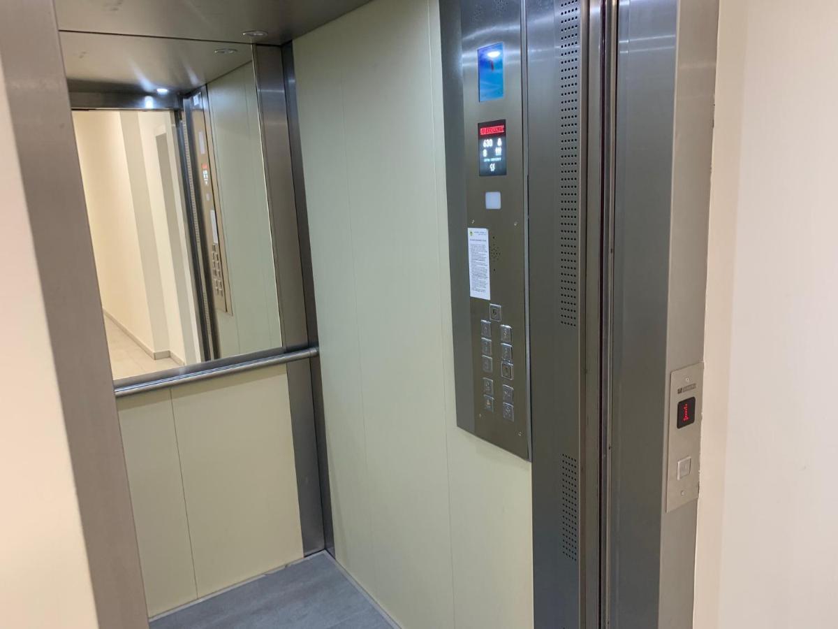 Air-Conditioned, 2 Room Apartment With Terrace Bratislava Eksteriør billede