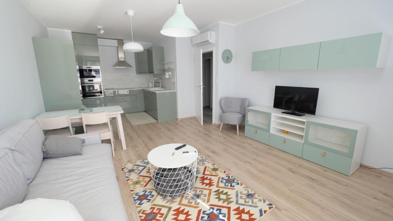 Air-Conditioned, 2 Room Apartment With Terrace Bratislava Eksteriør billede