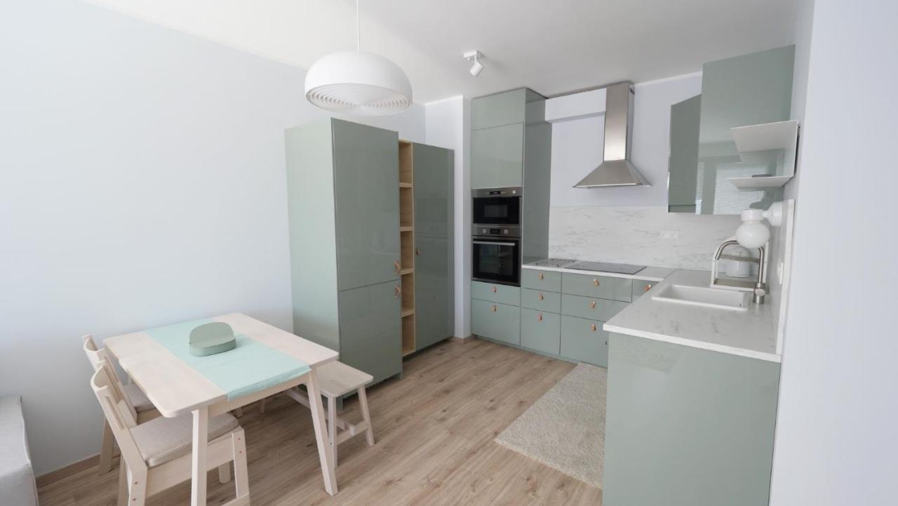 Air-Conditioned, 2 Room Apartment With Terrace Bratislava Eksteriør billede